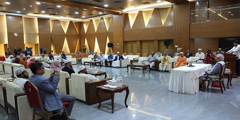 দেশের স্বার্থে এক হয়ে কাজ করার আহ্বান প্রধান উপদেষ্টার