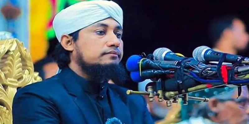 পুলিশ দেখে ছদ্মবেশে মাহফিল ছেড়ে চলে যান তাহেরী