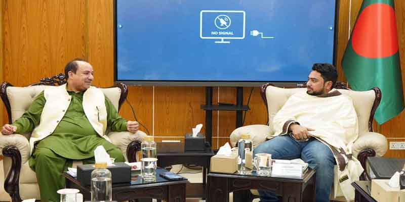 তথ্য উপদেষ্টার সঙ্গে রাহাত ফাতেহ আলী খানের সাক্ষাৎ