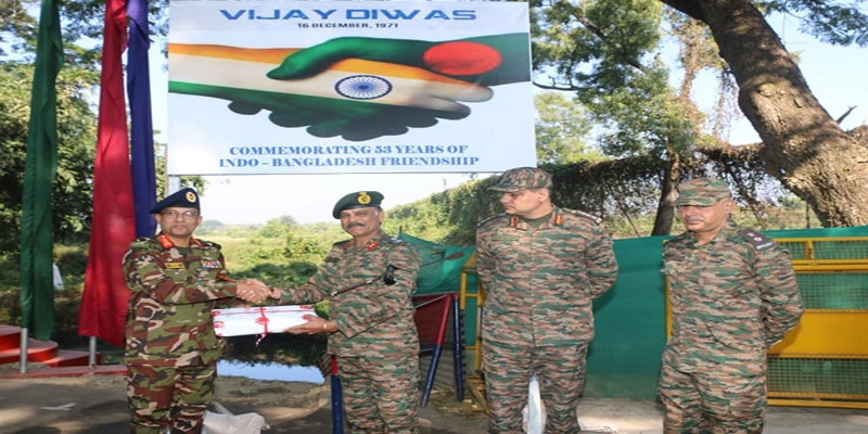 বাংলাদেশ-ভারতের সেনাবাহিনীর উচ্চপর্যায়ের অফিসারদের সাক্ষাৎ