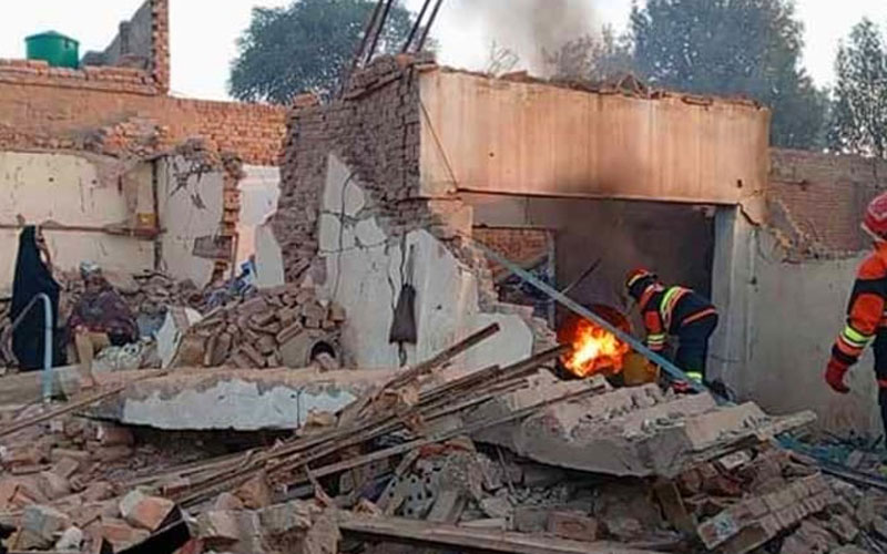 পাকিস্তানে গ্যাসের ট্যাঙ্কার বিস্ফোরণে নিহত ৬