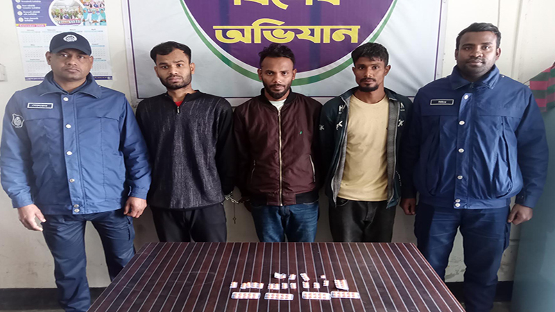ডোমারে ট্যাপেনটাডোল ট্যাবলেট সহ ৩ মাদক কারবারি গ্রেফতার