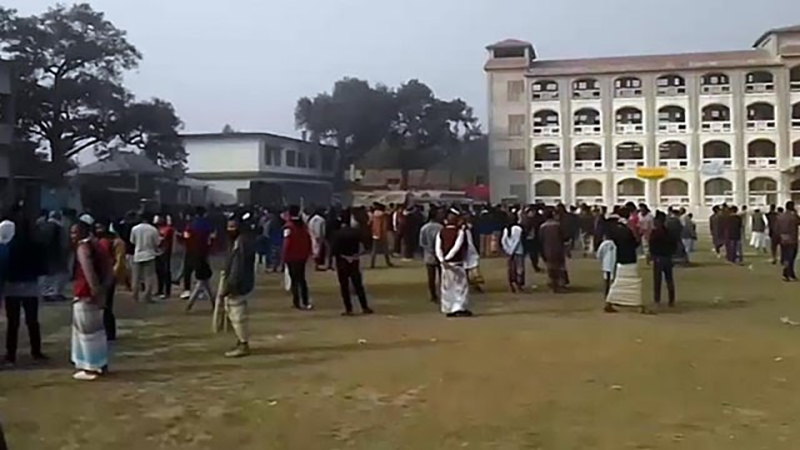 তারাগঞ্জে নারী ফুটবল খেলাকে কেন্দ্র করে উত্তেজনা