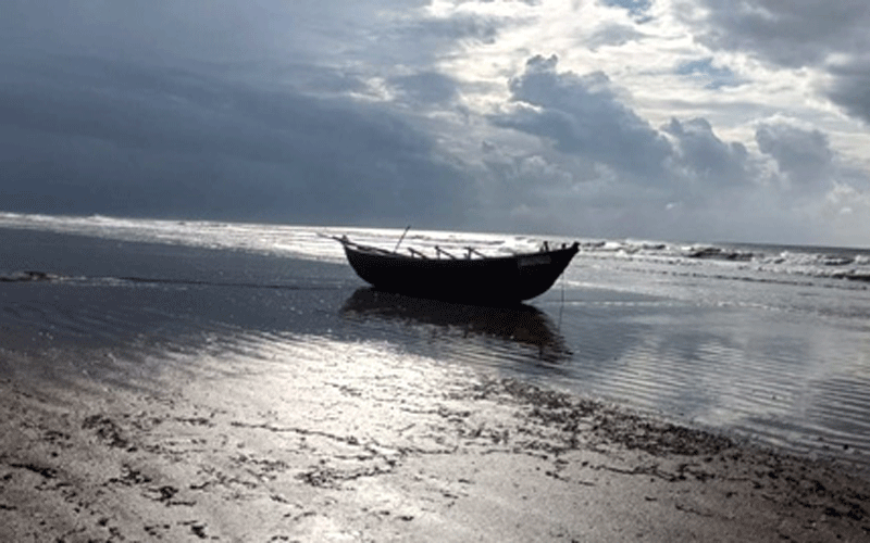 আজ থেকে সমুদ্রে মাছ ধরায় ৫৮ দিনের নিষেধাজ্ঞা