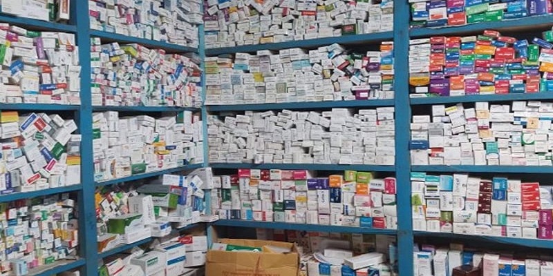 সারাদেশে সরকারি ফার্মেসি চালু করছে সরকার, স্বল্পমূল্যে মিলবে ওষুধ