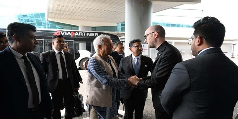 রোম পৌঁছেছেন প্রধান উপদেষ্টা