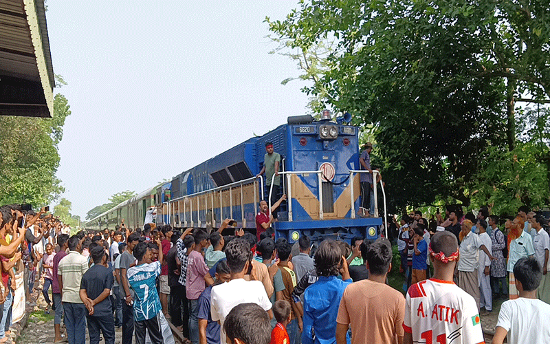 আড়াই ঘণ্টা পর রাজশাহীর সঙ্গে সারাদেশের ট্রেন চলাচল স্বাভাবিক