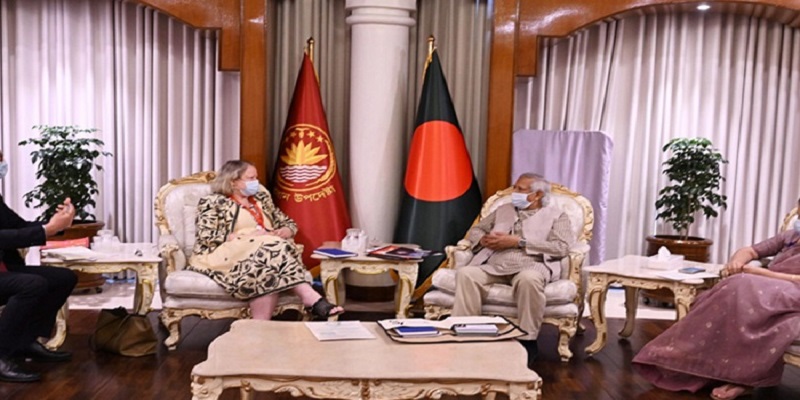 সবচেয়ে বড় চ্যালেঞ্জ গুজব ও ভুয়া তথ্য মোকাবিলা করা : ড. ইউনূস