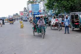 গোপালগঞ্জে কারফিউর মধ্যেই স্বাভাবিক যান চলাচল, বের হচ্ছেন মানুষ