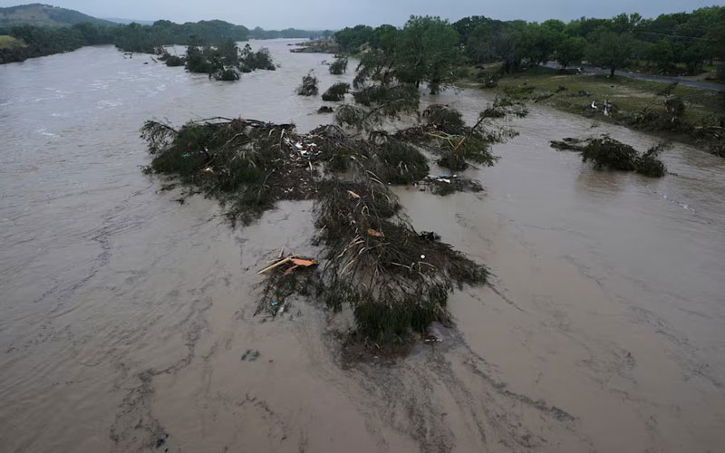 টেক্সাসে ভয়াবহ বন্যায় ২৪ জনের প্রাণহানি, ২৫ শিশু নিখোঁজ