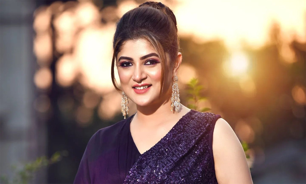 এবার মমতার দলের টিকিট পাচ্ছেন শ্রাবন্তী!