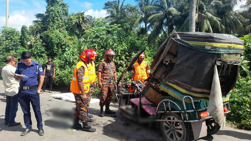 খুলনায় ট্রাকের ধাক্কায় ইজিবাইকের তিন যাত্রী নিহত