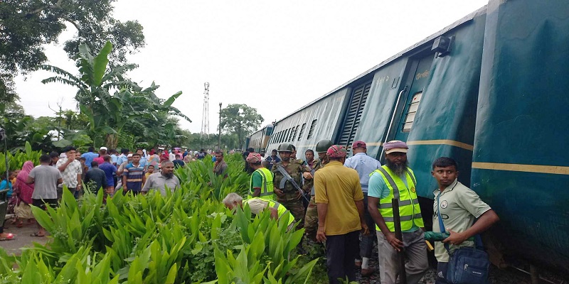 ৭ ঘণ্টা ধরে রংপুর অঞ্চলের সঙ্গে ট্রেন চলাচল বন্ধ