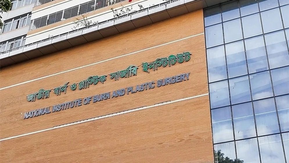 গ্যাস বিস্ফোরণ: বাবা-মায়ের সঙ্গে না ফেরার দেশে গেল মেয়েও, ২ শিশু আইসিইউতে