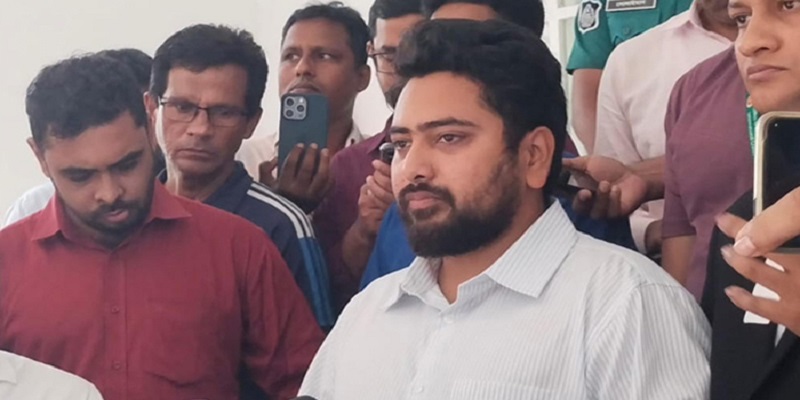 আওয়ামী লীগকে দল হিসেবে বিচারের আওতায় আনা উচিত: নাহিদ ইসলাম