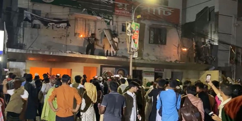 জাতীয় পার্টির কেন্দ্রীয় কার্যালয়ে ফের ভাঙচুর-আগুন